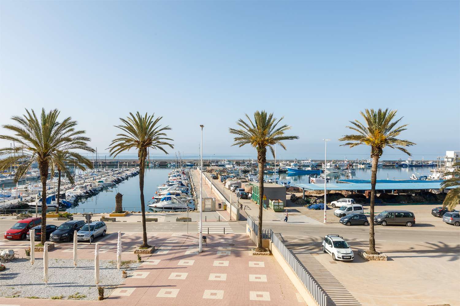 One bedroom apartment, first line of the marina of La Caleta