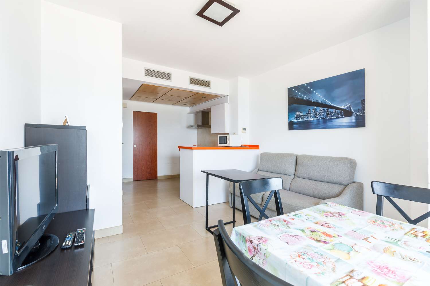 One bedroom apartment, first line of the marina of La Caleta