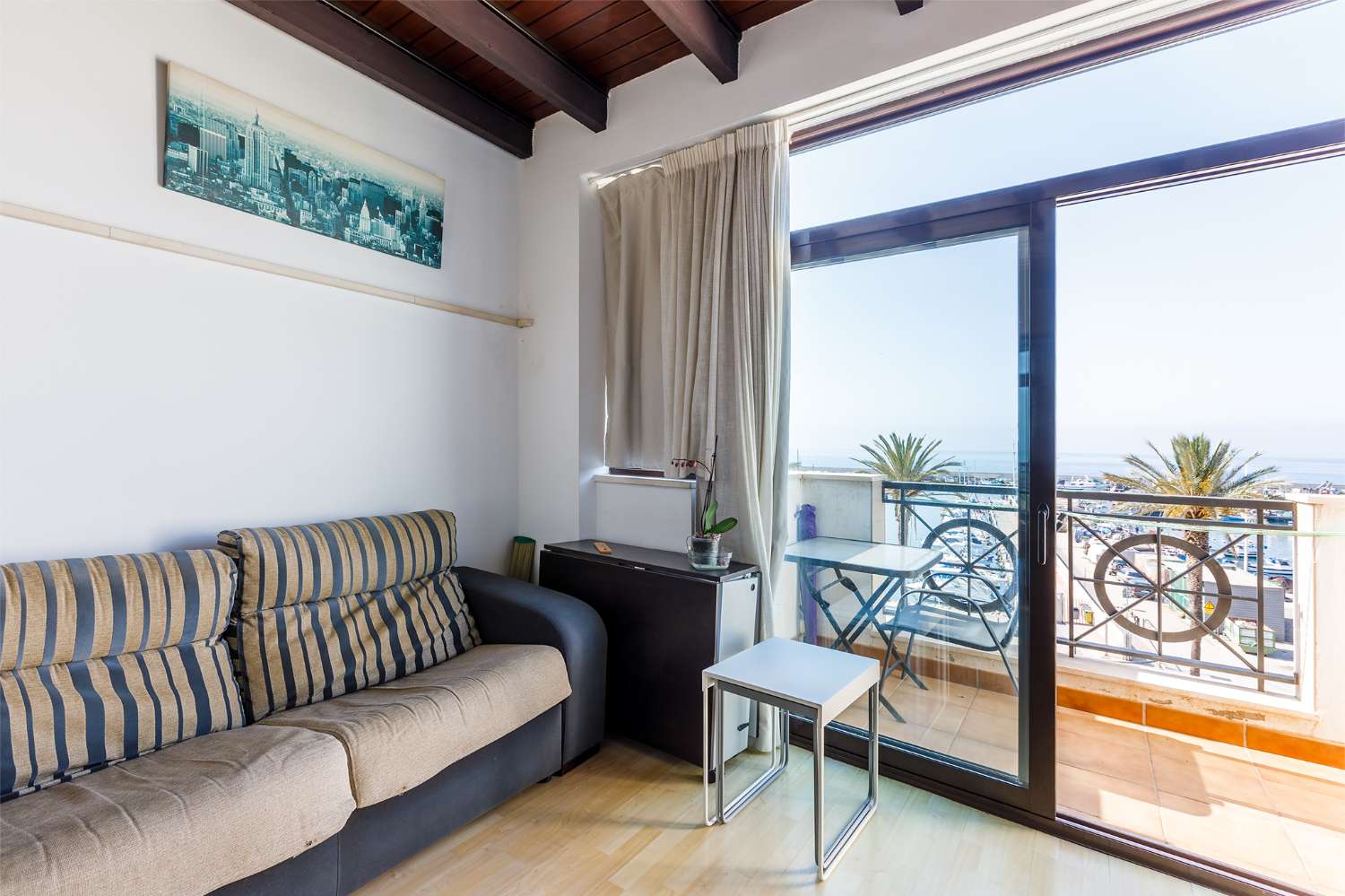 Penthouse d&#39;une chambre avec terrasse et vue sur la marina de La Caleta et la mer