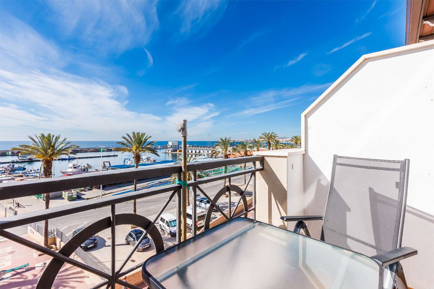 Penthouse mit einem Schlafzimmer, Terrasse und Blick auf den Yachthafen von La Caleta und das Meer