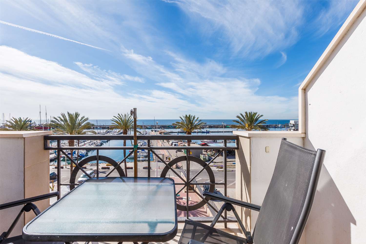 Penthouse mit einem Schlafzimmer, Terrasse und Blick auf den Yachthafen von La Caleta und das Meer