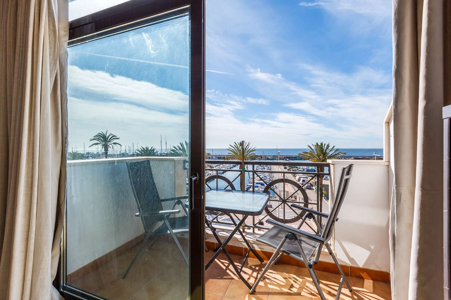 Penthouse mit einem Schlafzimmer, Terrasse und Blick auf den Yachthafen von La Caleta und das Meer