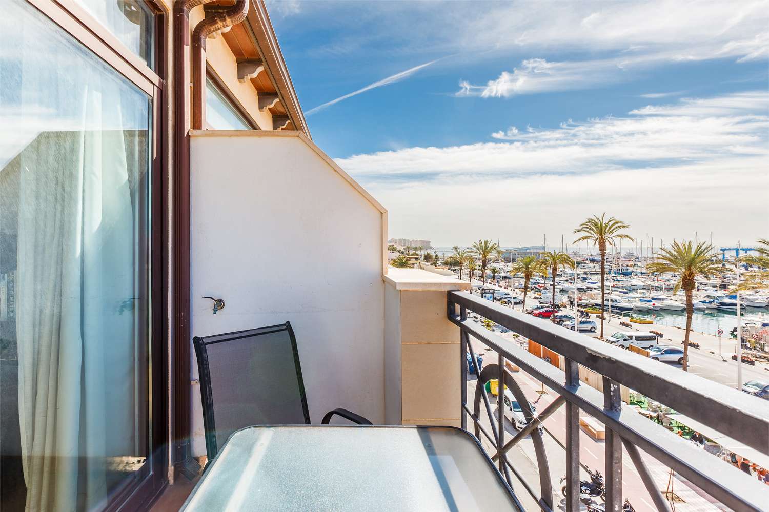 Penthouse mit einem Schlafzimmer, Terrasse und Blick auf den Yachthafen von La Caleta und das Meer