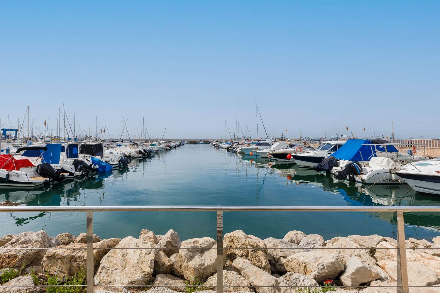 Penthouse d&#39;une chambre avec terrasse et vue sur la marina de La Caleta et la mer