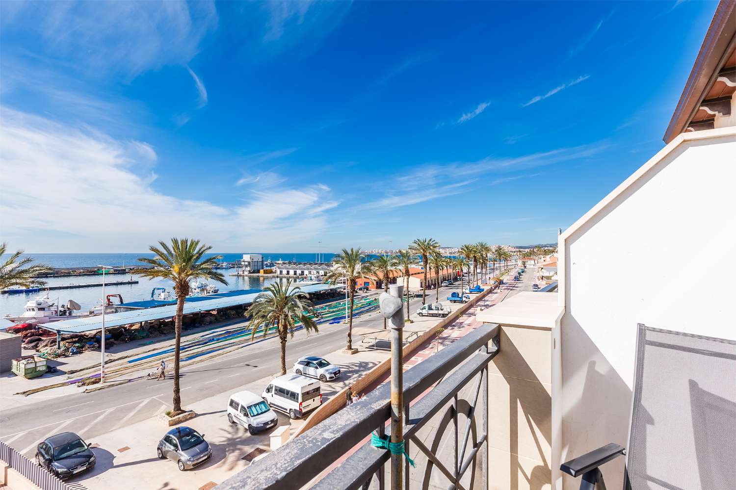 Penthouse d&#39;une chambre avec terrasse et vue sur la marina de La Caleta et la mer