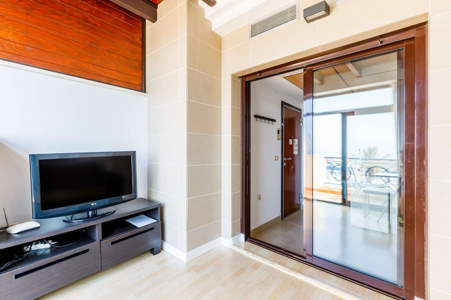 Penthouse d&#39;une chambre avec terrasse et vue sur la marina de La Caleta et la mer