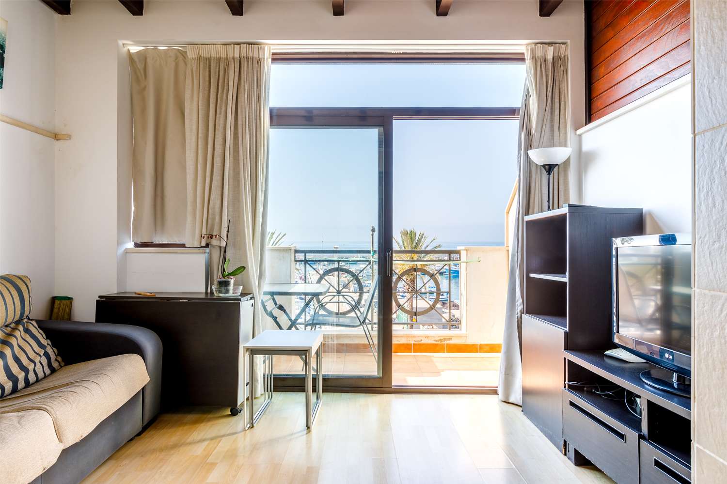 Penthouse d&#39;une chambre avec terrasse et vue sur la marina de La Caleta et la mer