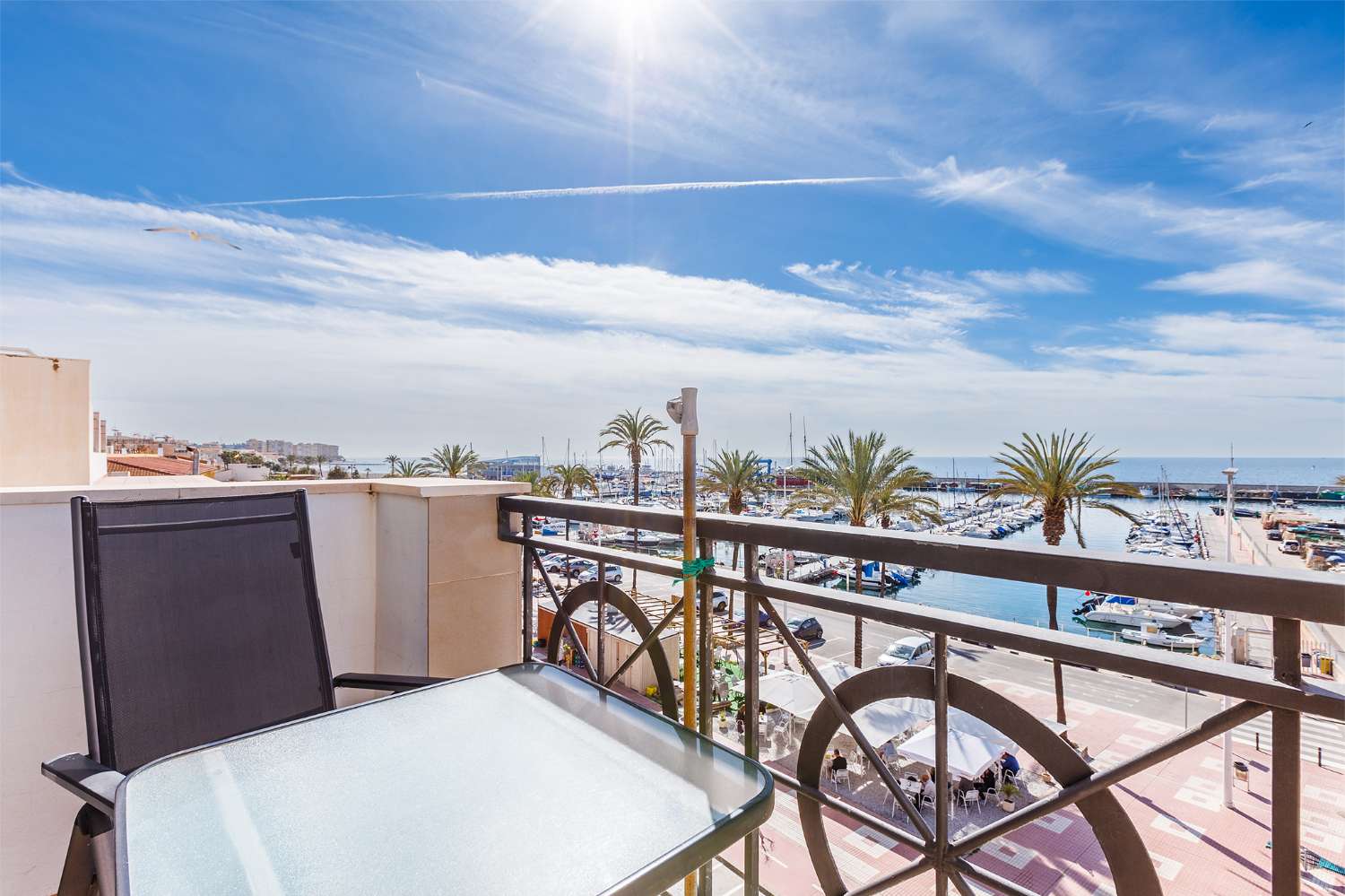 Penthouse mit einem Schlafzimmer, Terrasse und Blick auf den Yachthafen von La Caleta und das Meer