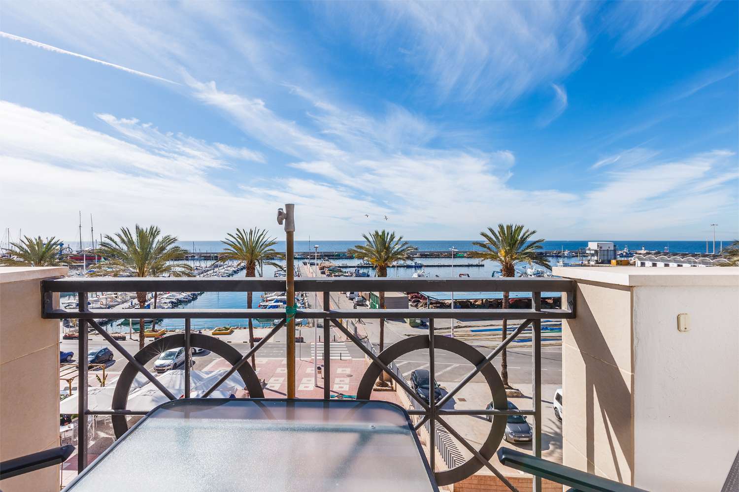 Penthouse mit einem Schlafzimmer, Terrasse und Blick auf den Yachthafen von La Caleta und das Meer