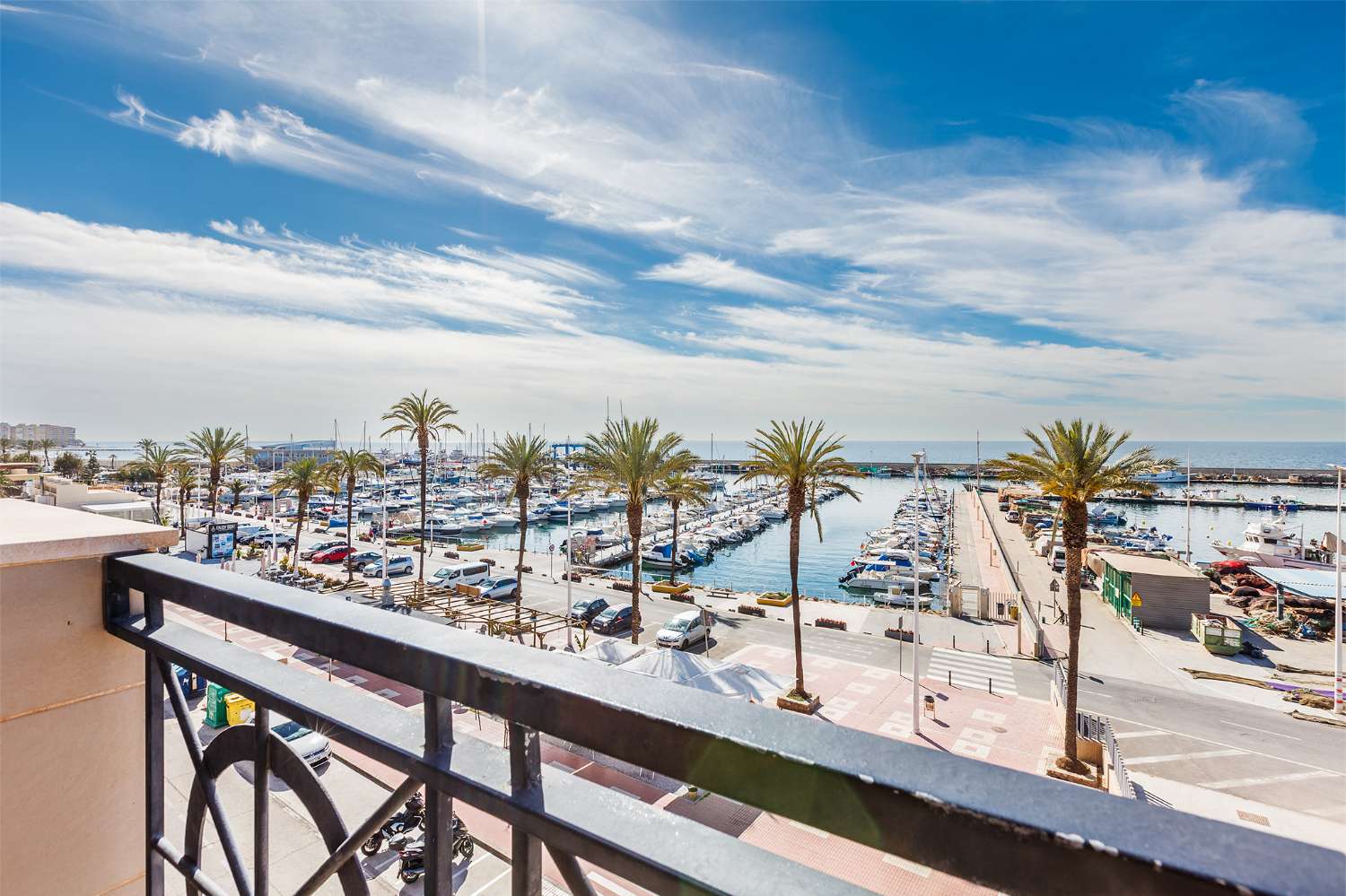 Penthouse mit einem Schlafzimmer, Terrasse und Blick auf den Yachthafen von La Caleta und das Meer