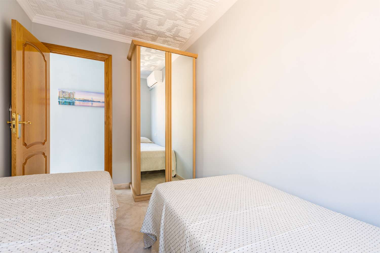 Apartamento tres dormitorios en pleno centro de Torre del Mar, primera línea de playa.