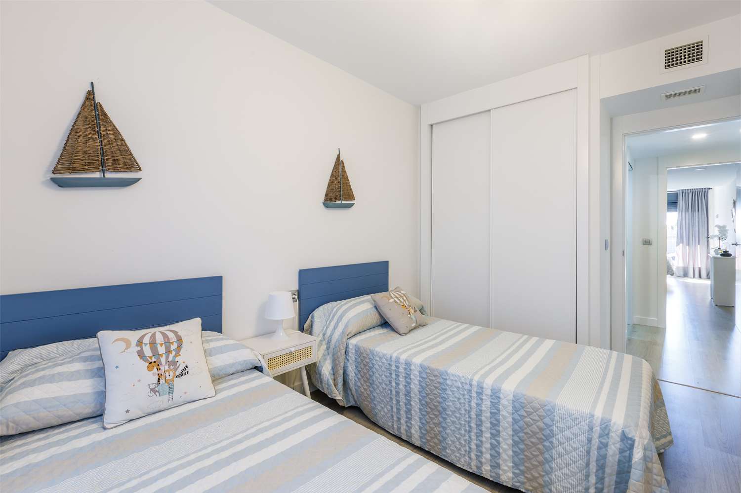 Apartamento tres dormitorios, cerca del mar, para invierno