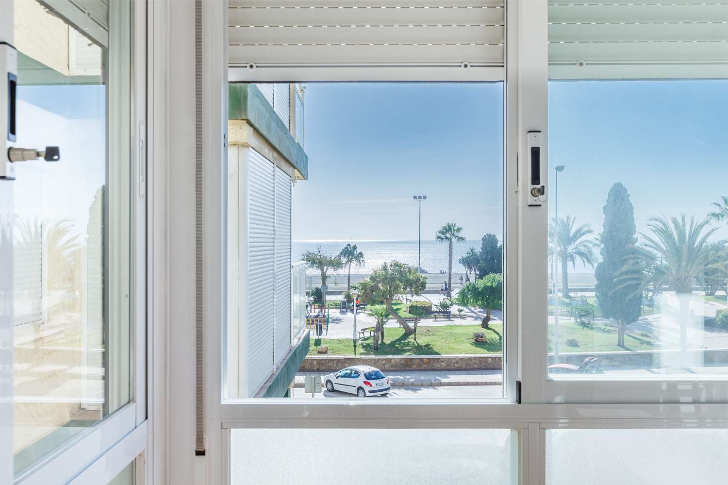 Tvårumslägenhet på stranden i centrum av Torre del Mar, för vintern