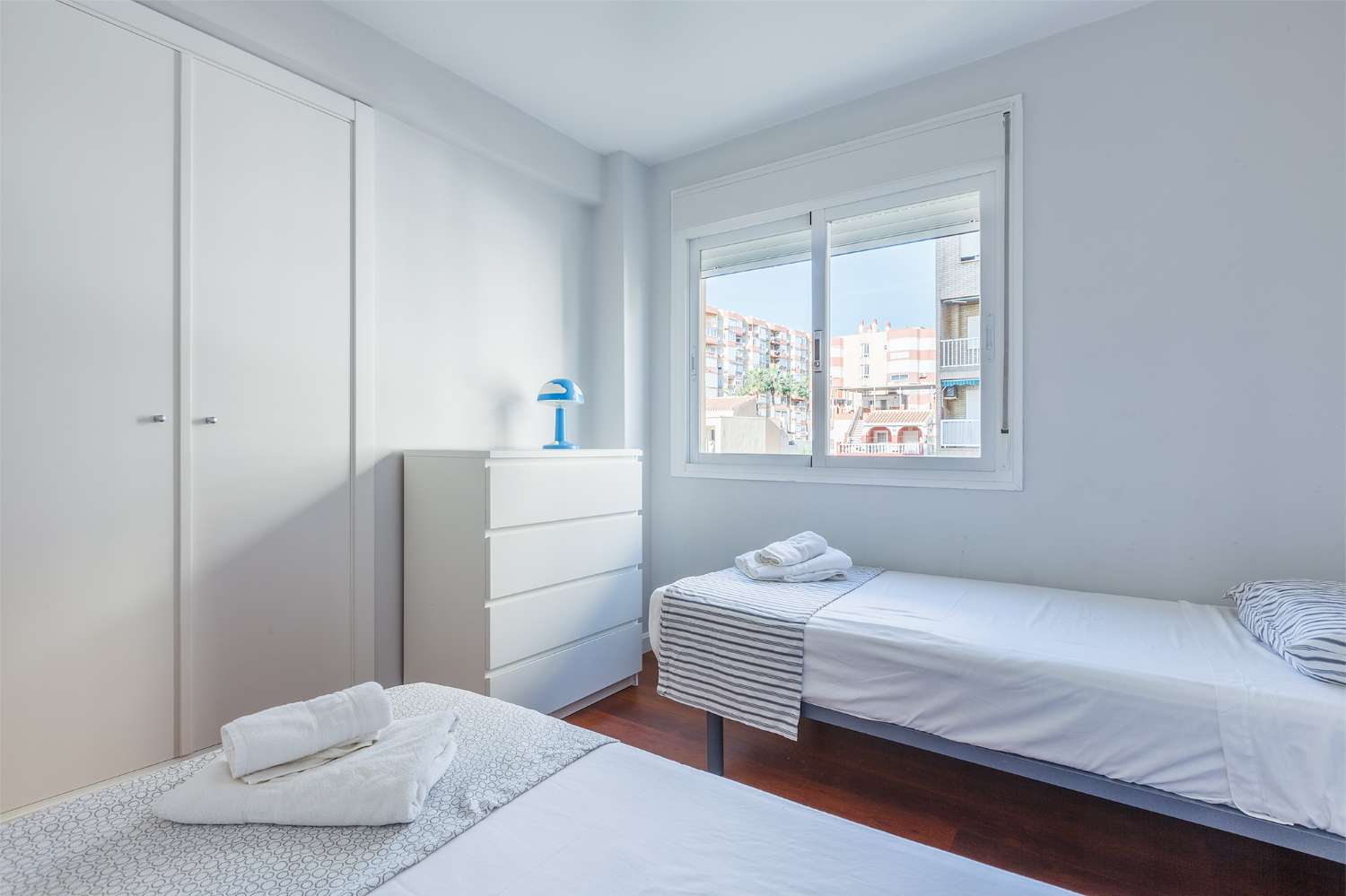 Apartamento dos dormitorios primera linea de playa centro de Torre del Mar, para invierno