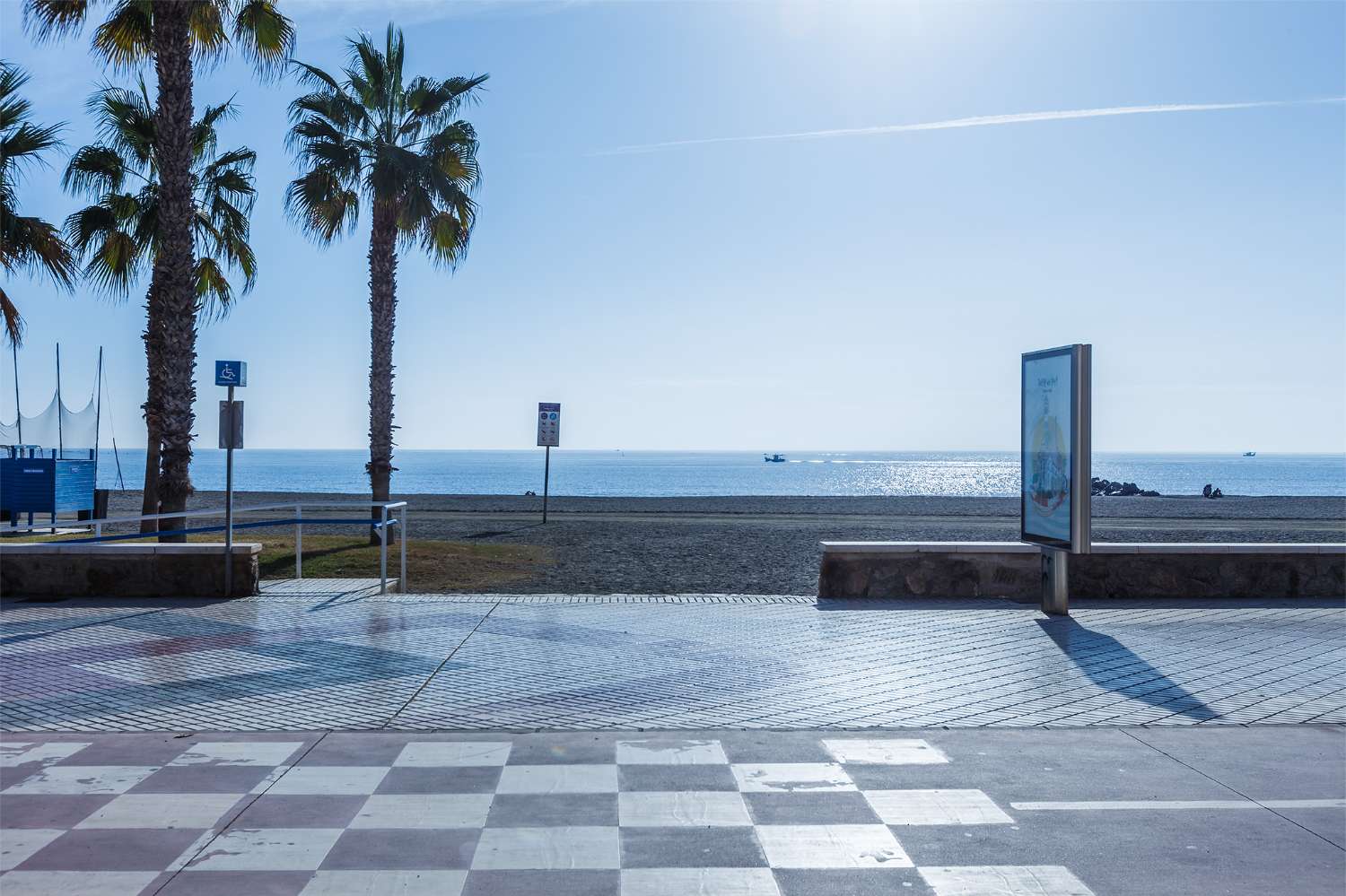 Two-bedroom apartment on the beachfront in the center of Torre del Mar, for winter