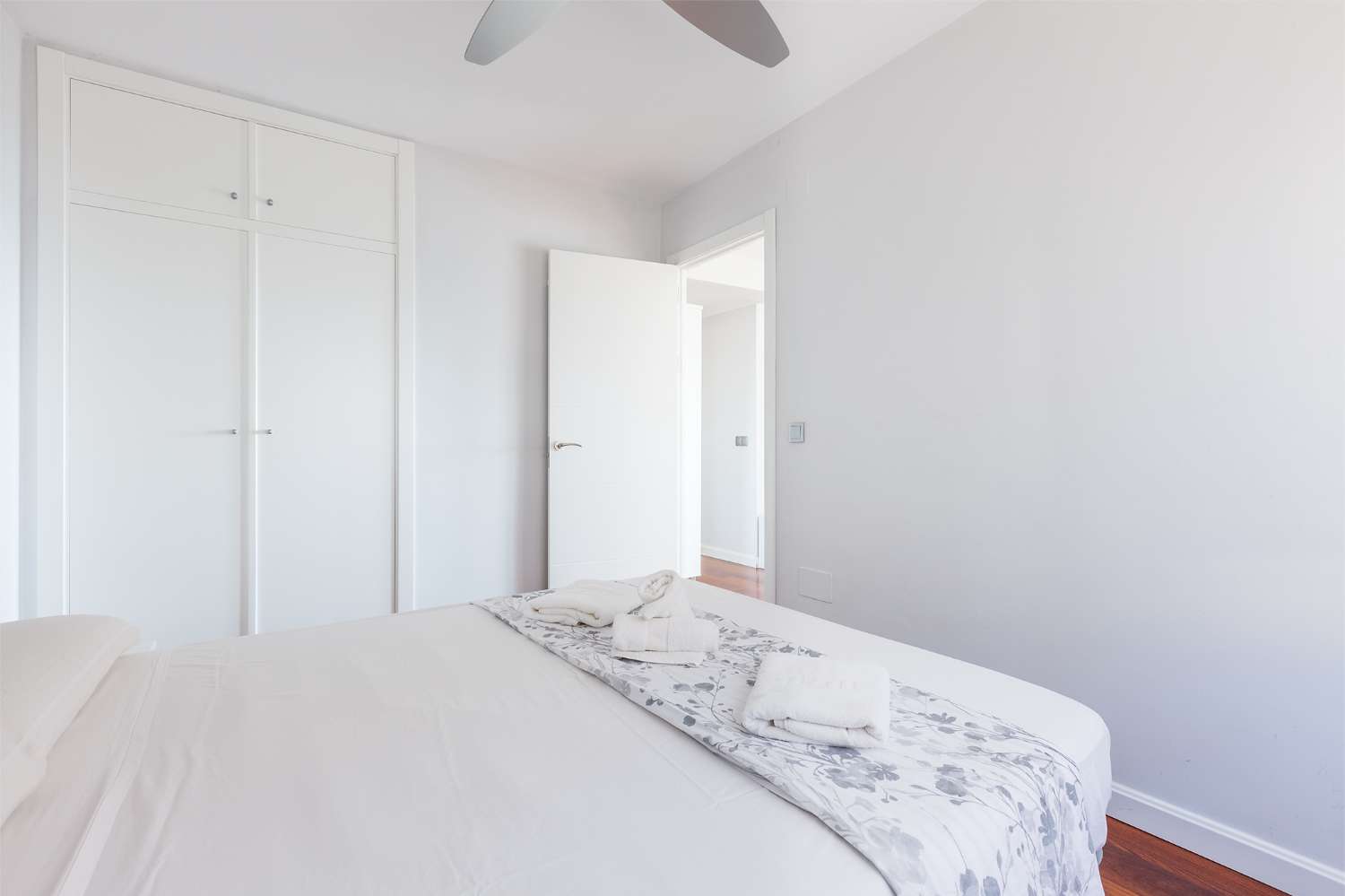 Apartamento dos dormitorios primera linea de playa centro de Torre del Mar, para invierno
