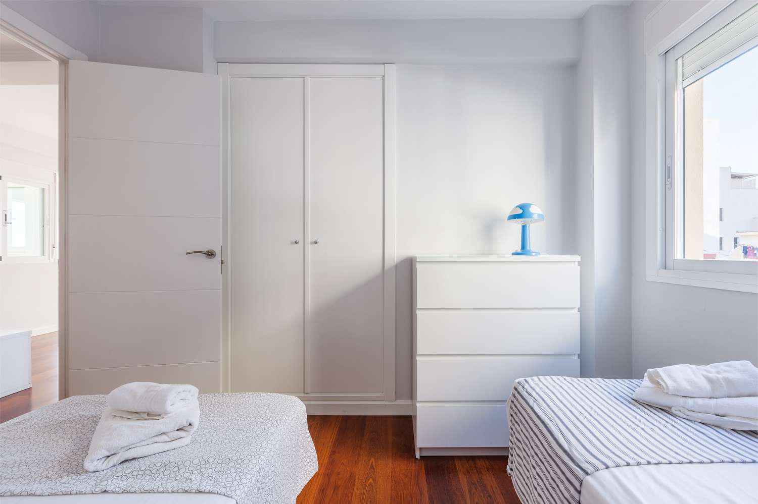Two-bedroom apartment on the beachfront in the center of Torre del Mar, for winter
