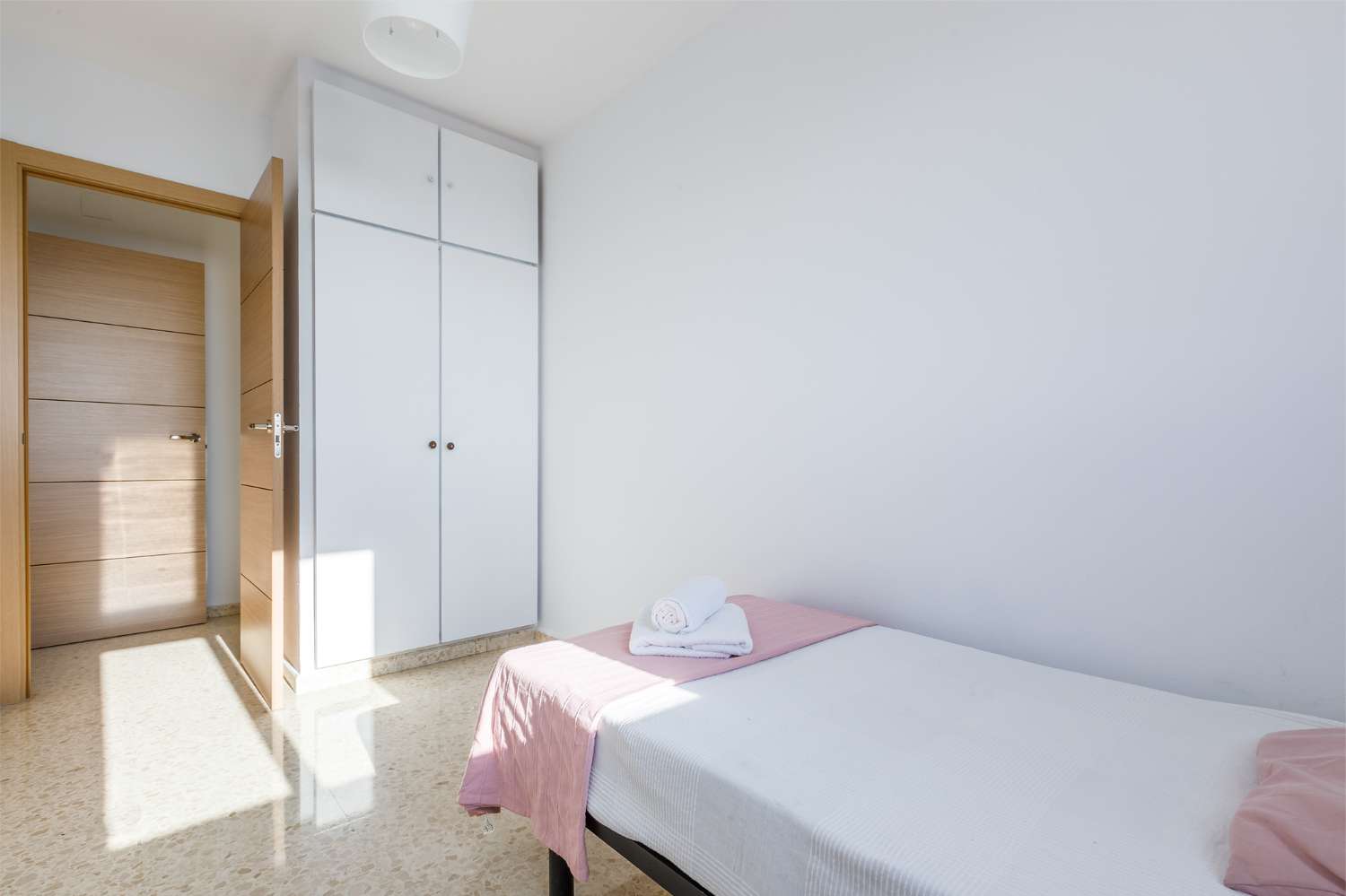 Apartamento primer linea de playa, zona del Faro de Torre del Mar, para invierno