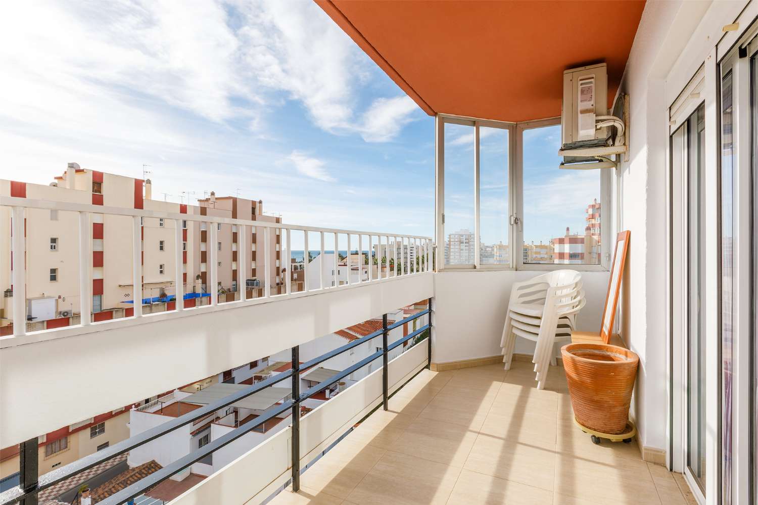 Apartment with two bedrooms, two bathrooms in the center of Torre del Mar, available in winter