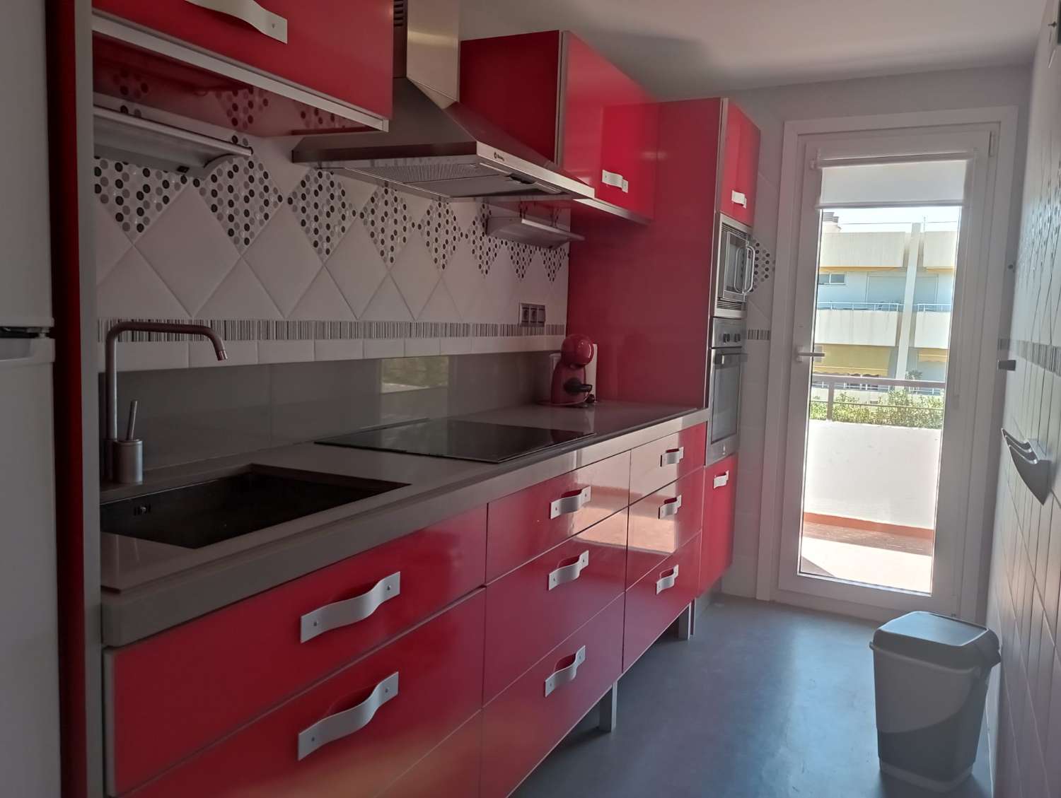 Appartement en bord de mer, avec vue sur la mer, terrasse et barbecue, pour la saison d&#39;hiver