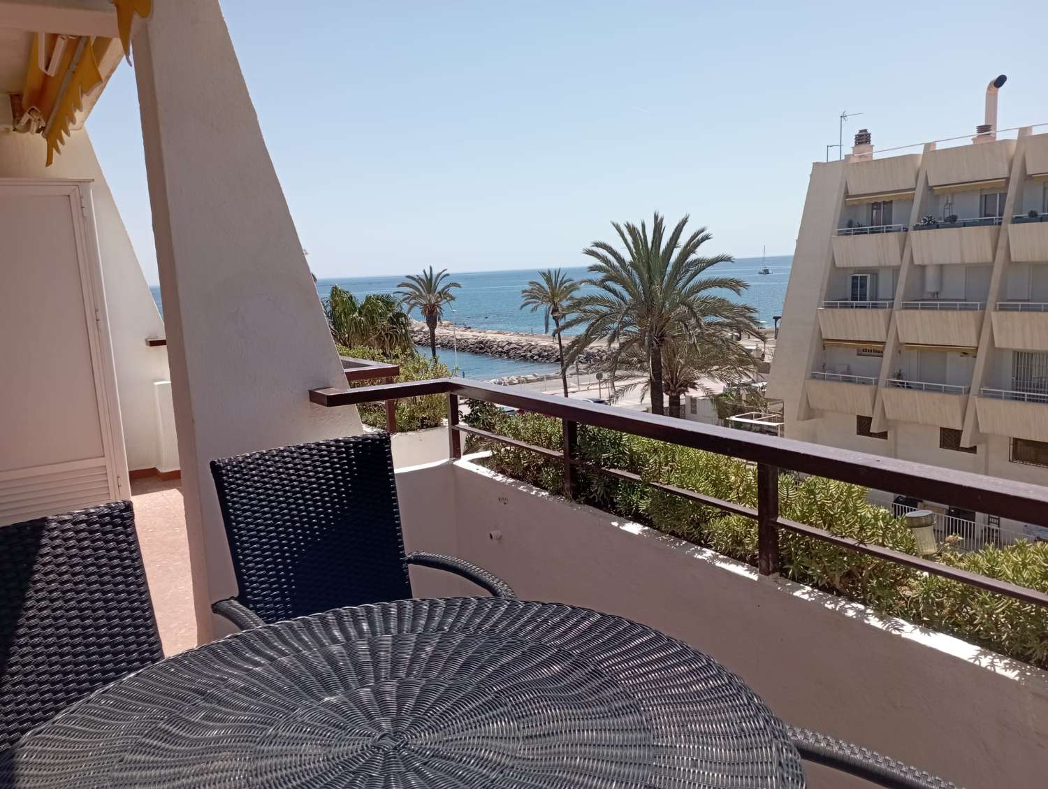 Appartement en bord de mer, avec vue sur la mer, terrasse et barbecue, pour la saison d&#39;hiver