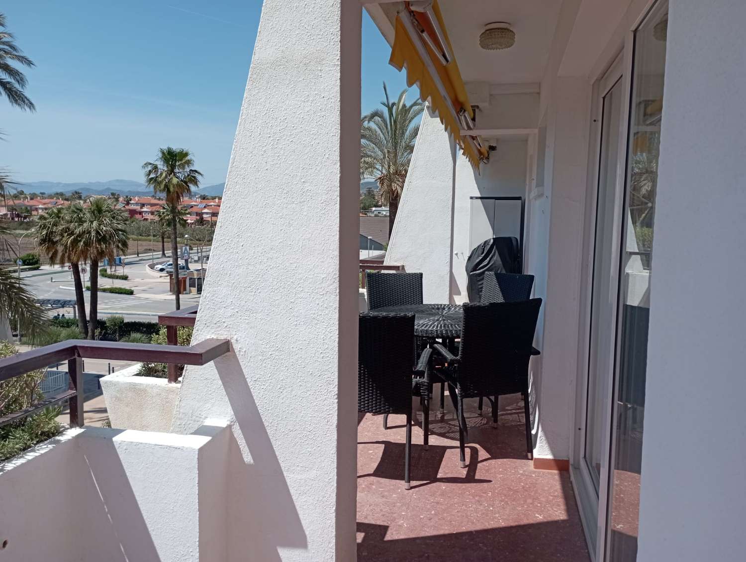 Apartamento primera línea de playa, con vista al Mar, terraza y barbacoa, para temporada de invierno