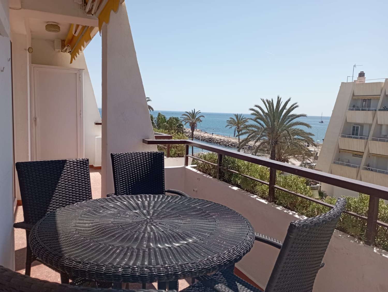 Apartment am Strand mit Meerblick, Terrasse und Grill für die Wintersaison