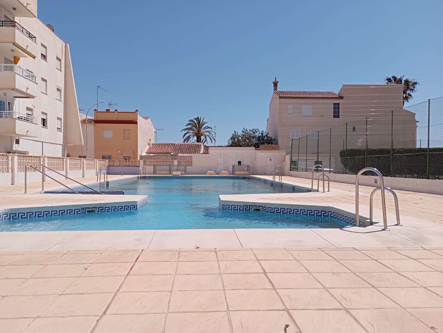 Beachfront apartment, with sea view, terrace and barbecue, for winter season