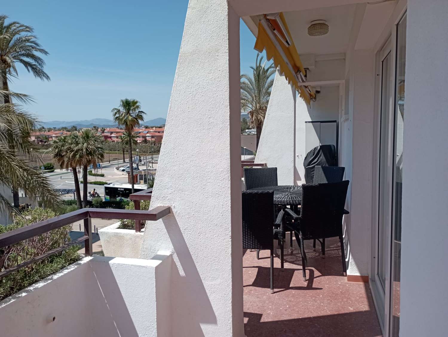 Appartement en bord de mer, avec vue sur la mer, terrasse et barbecue, pour la saison d&#39;hiver