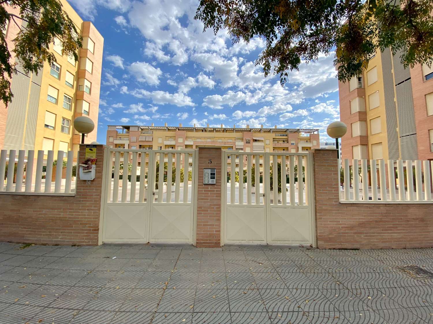 Three bedroom apartment, in residential with pool. Very good views. available for winter