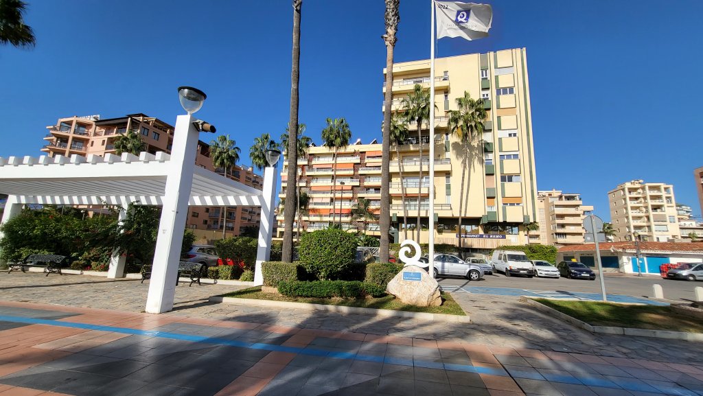 Magnífico piso en venta en Primera Línea de Playa Frontal, en Torremolinos, Málaga, Costa del Sol