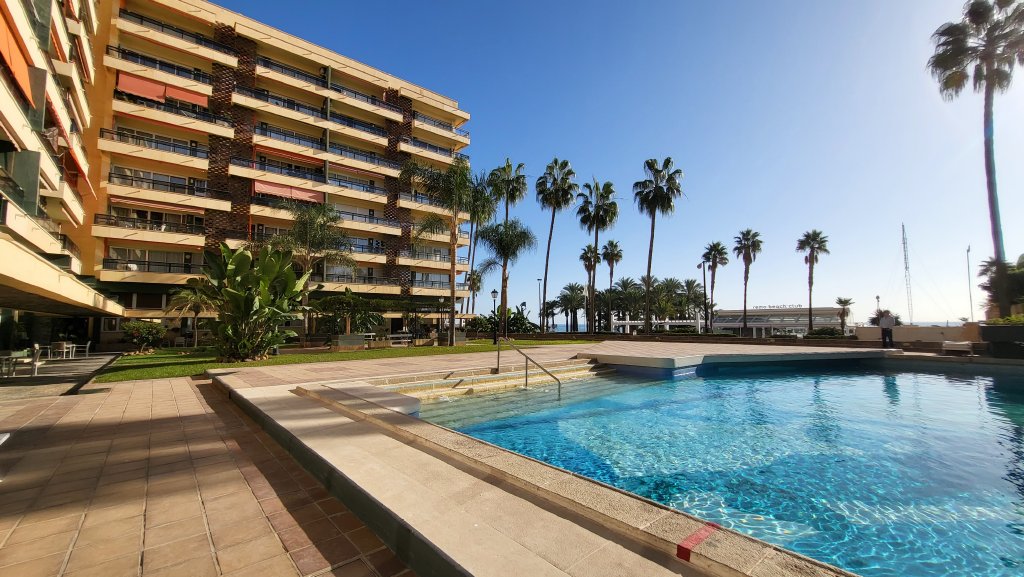 Magnífico piso en venta en Primera Línea de Playa Frontal, en Torremolinos, Málaga, Costa del Sol