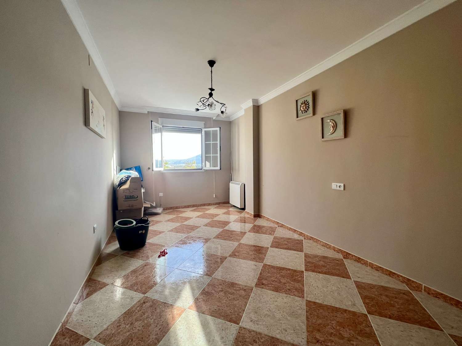 Large apartment for sale in Zafarraya