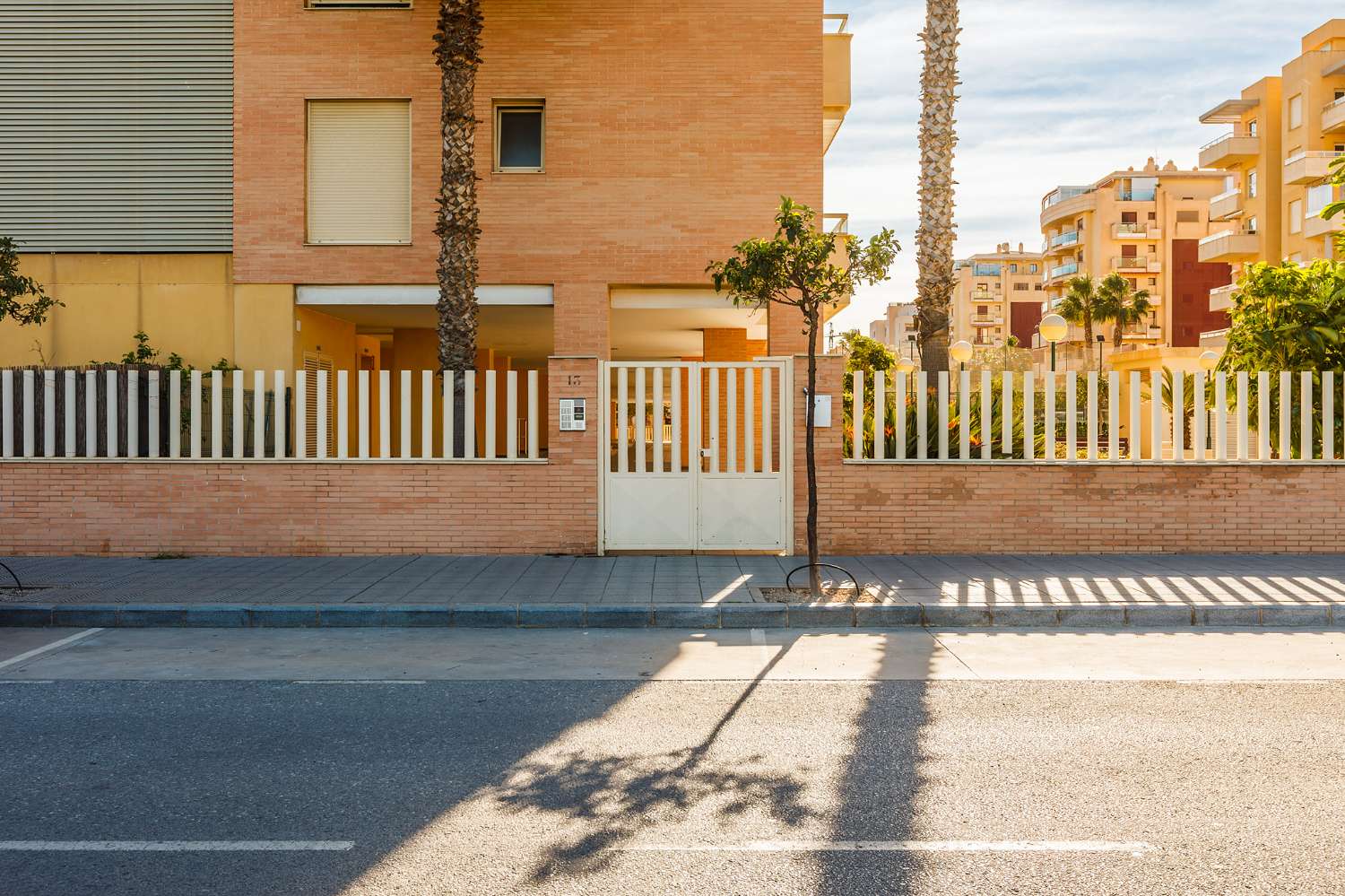 Appartement de trois chambres, dans résidence avec piscine. Très bonnes vues. Disponible pour l'hiver