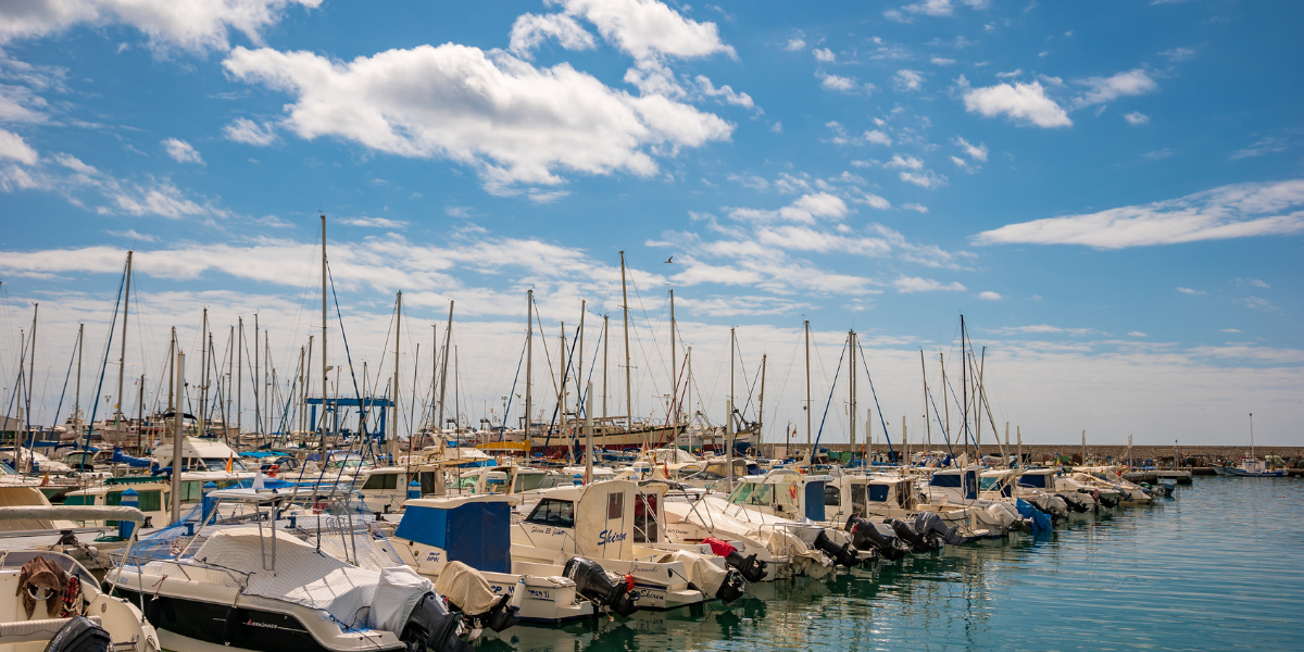 Radhus av nybyggnation i Caleta de Velez