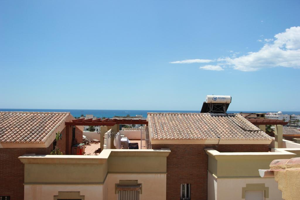 Townhouse for rent in Caleta de Velez