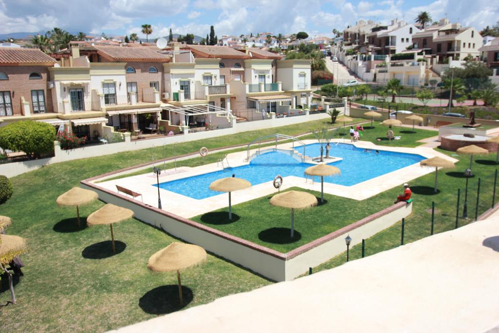 Townhouse for rent in Caleta de Velez