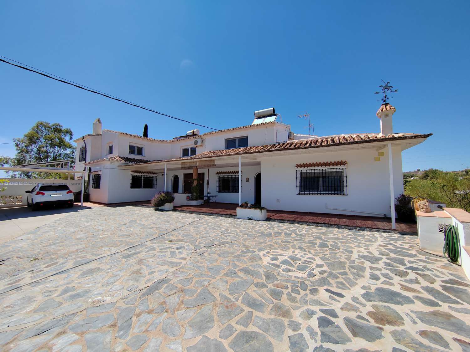 Country Property for sale in Almayate