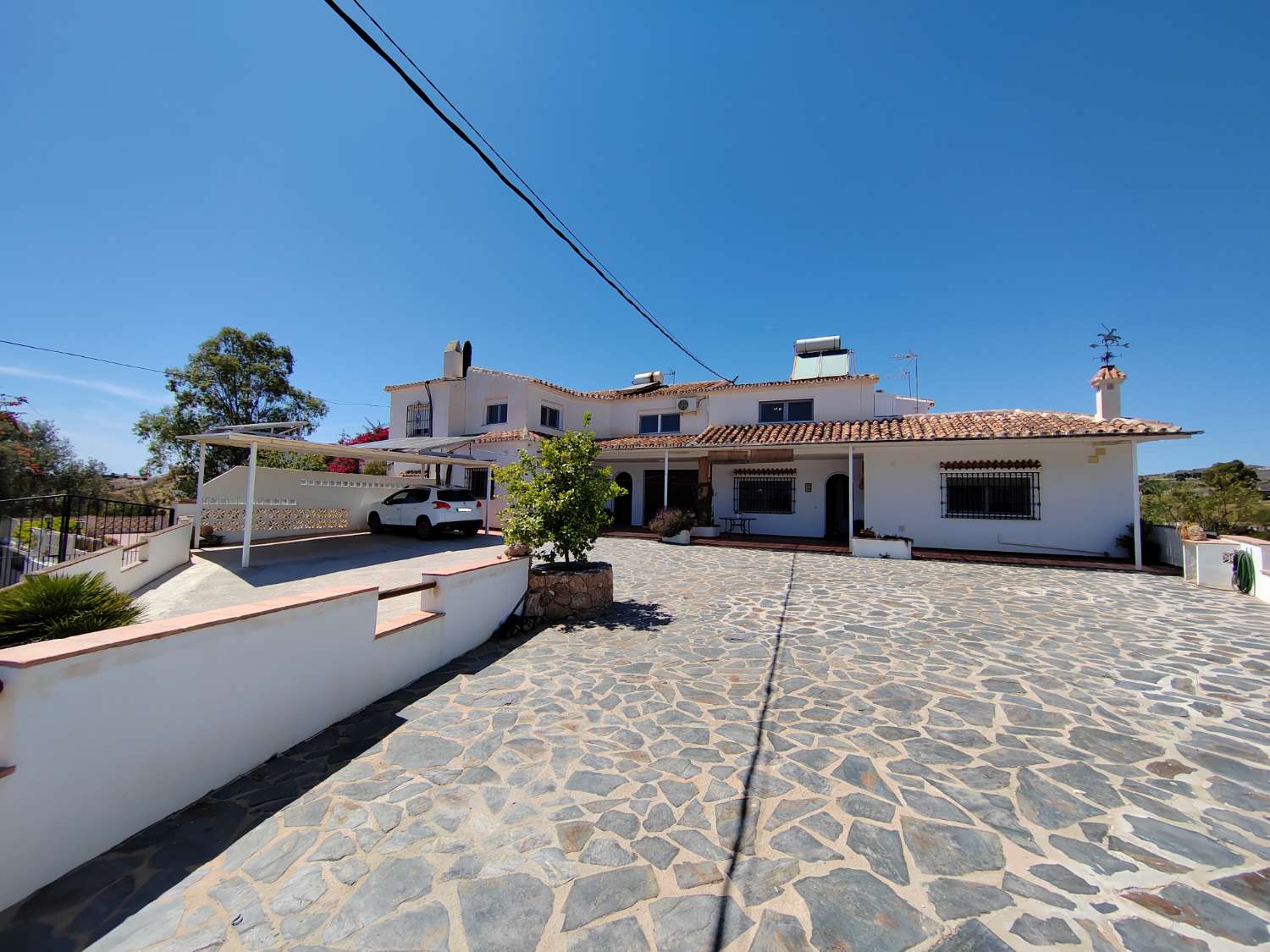 Country Property for sale in Almayate