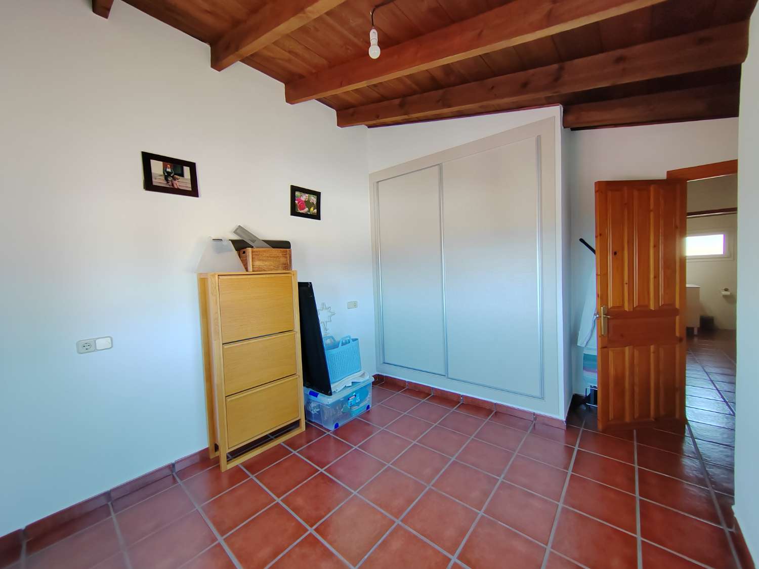 Country Property for sale in Almayate