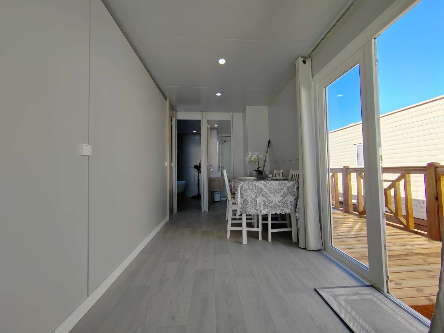 Moderna Casa Prefabricada en Camping Valle Niza