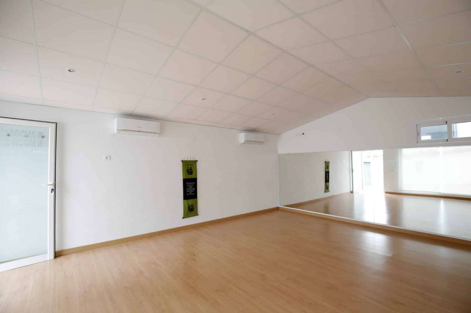 Moderna Casa Prefabricada en Camping Valle Niza