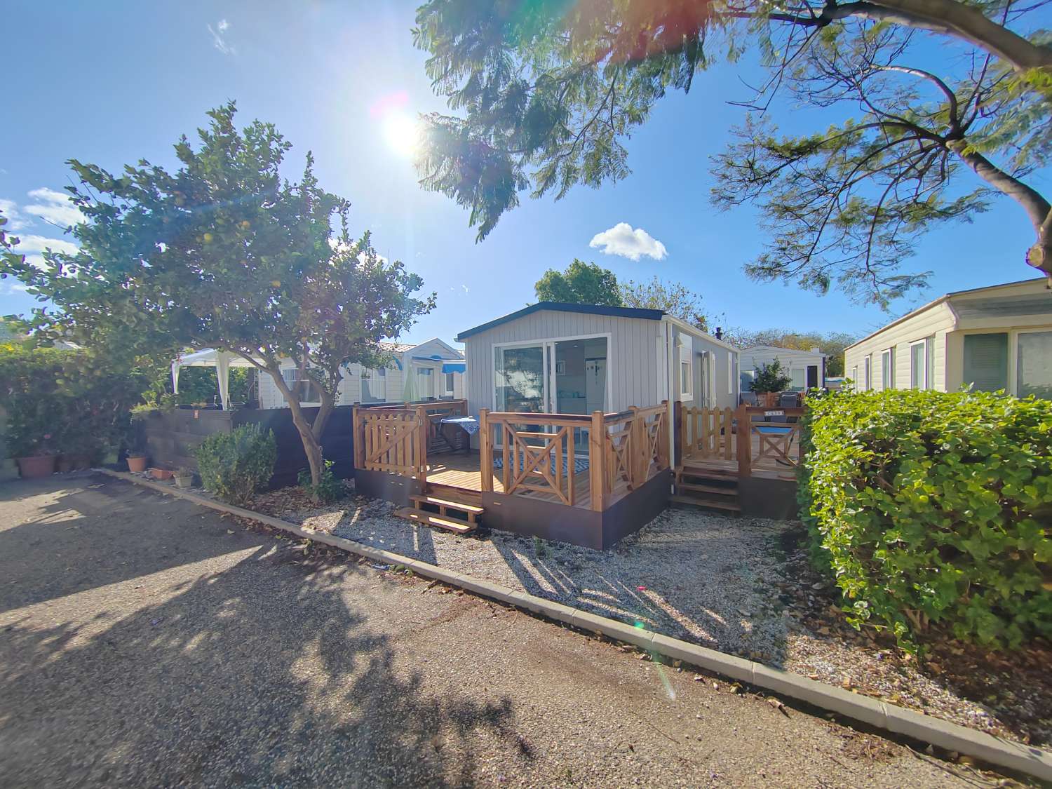 Moderna Casa Prefabricada en Camping Valle Niza
