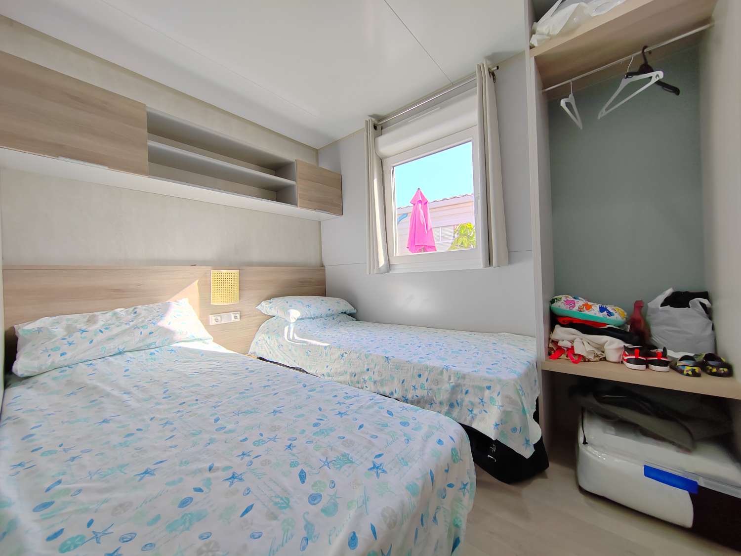 Moderna Casa Prefabricada en Camping Valle Niza