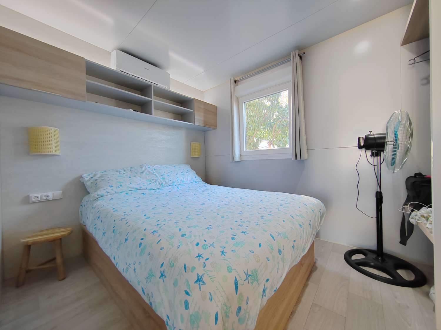 Moderna Casa Prefabricada en Camping Valle Niza