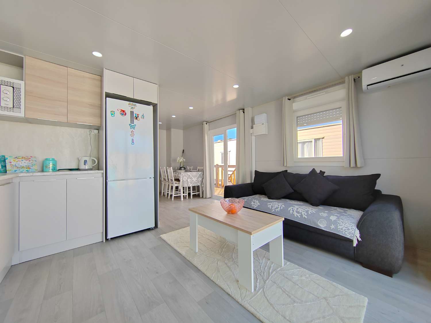 Moderna Casa Prefabricada en Camping Valle Niza