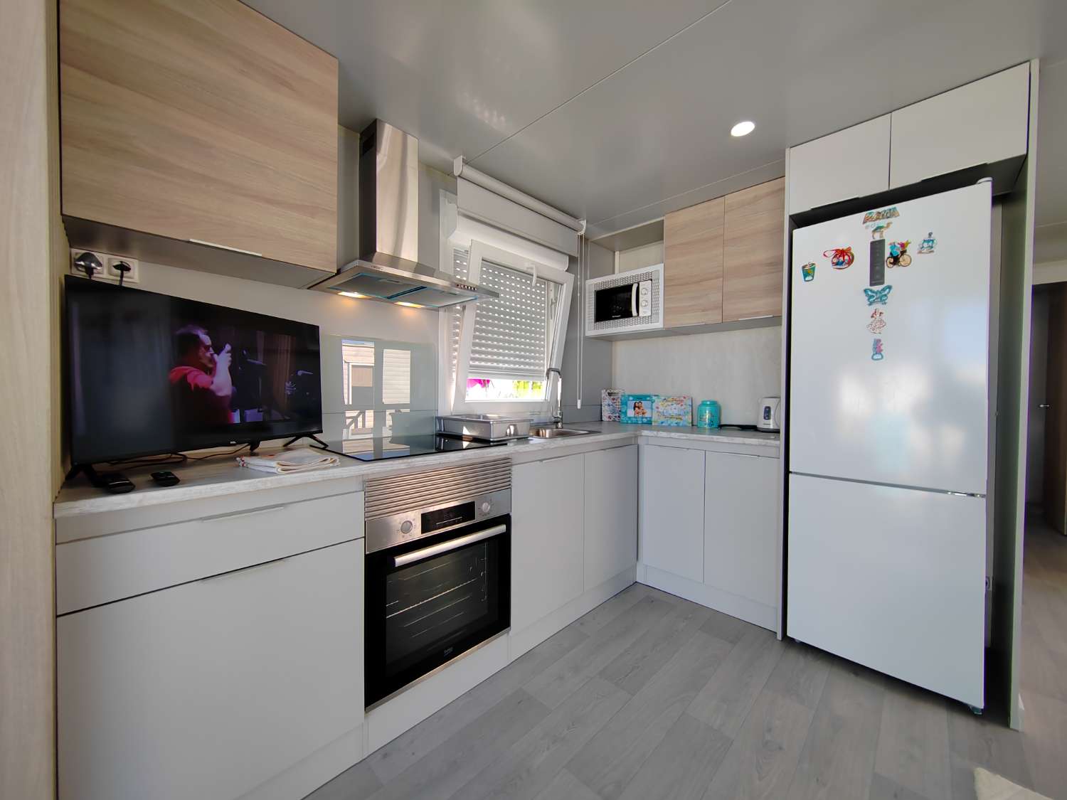 Moderna Casa Prefabricada en Camping Valle Niza