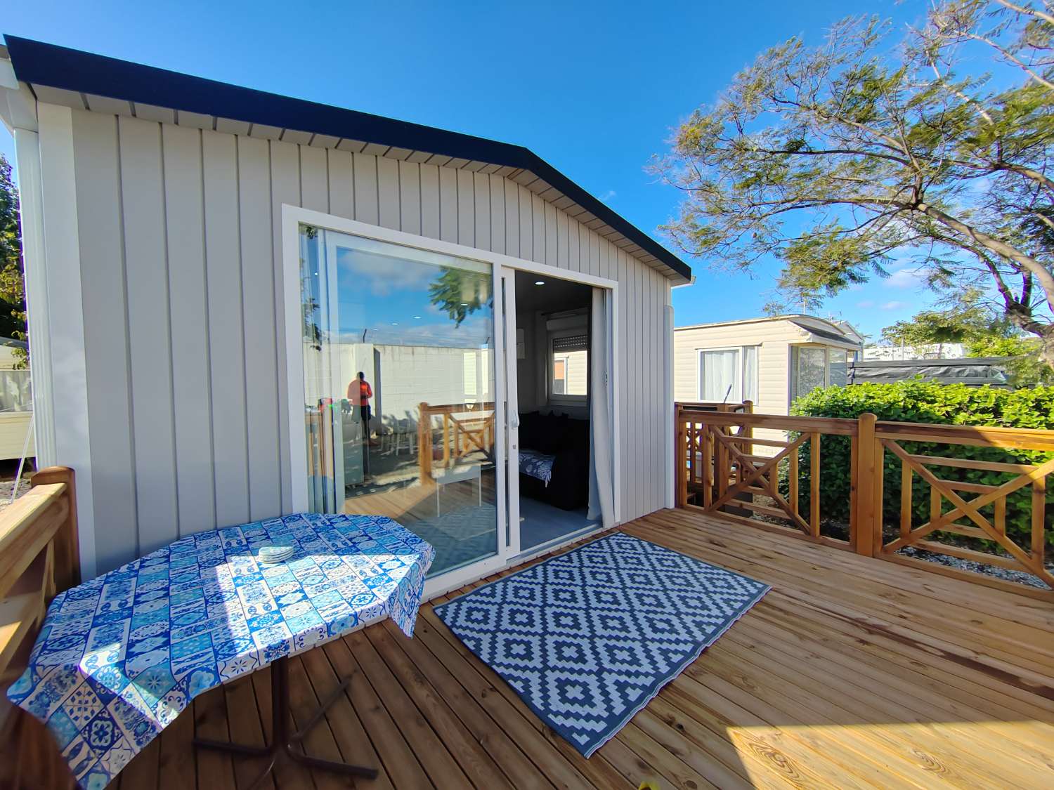 Moderna Casa Prefabricada en Camping Valle Niza