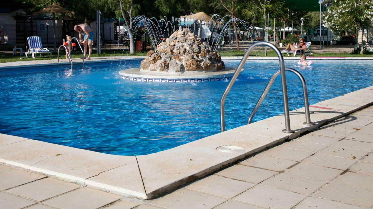 Moderna Casa Prefabricada en Camping Valle Niza