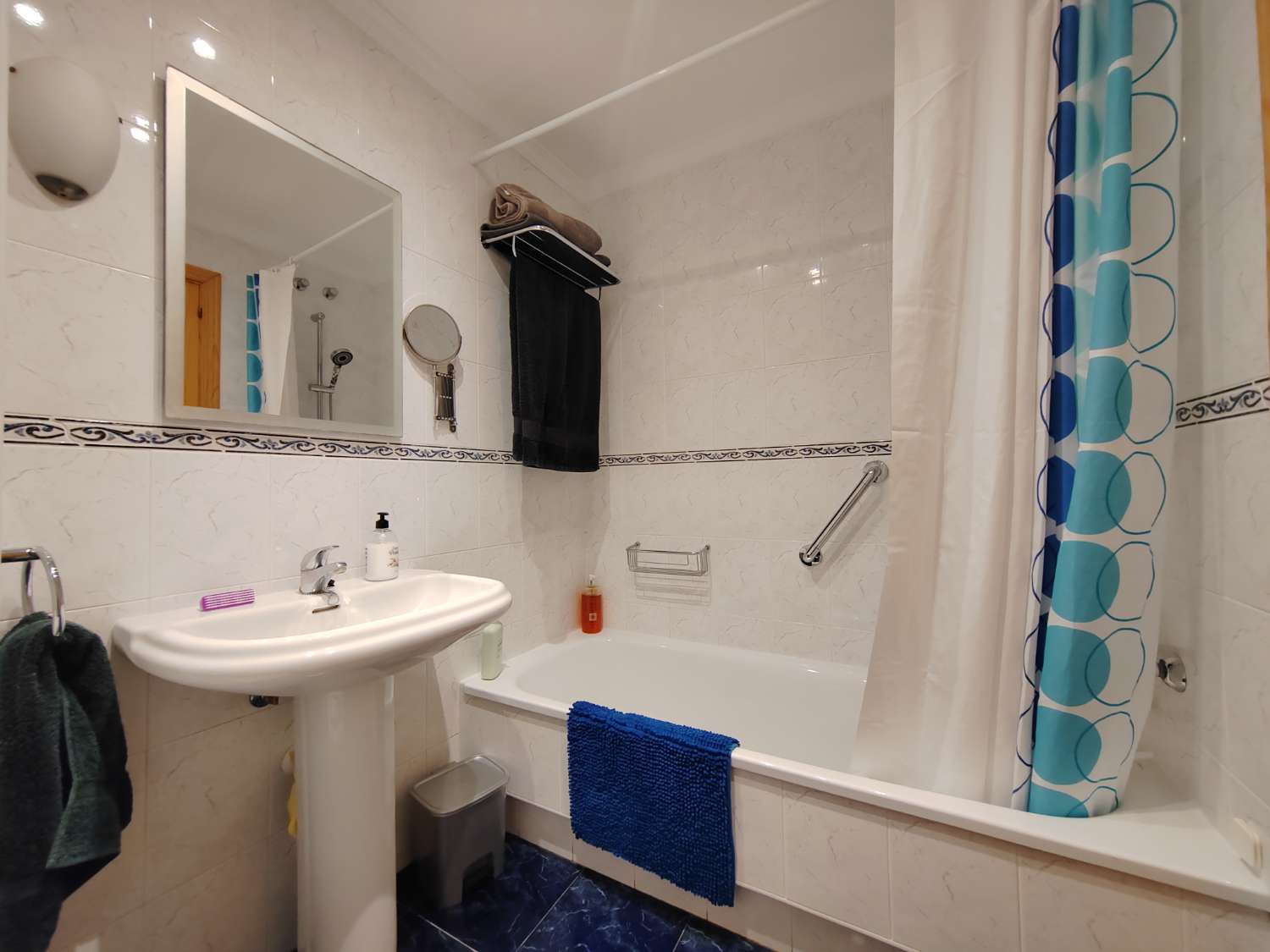 Vivienda Amplia y Luminosa a 50 Metros de la Playa – Caleta de Vélez